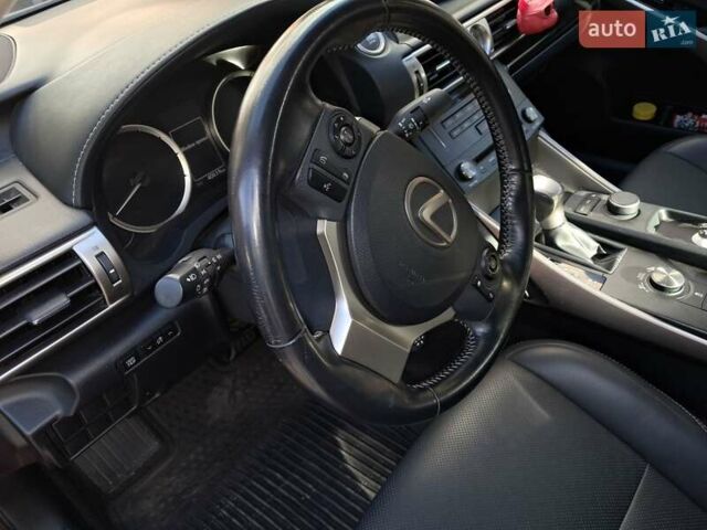 Лексус ИС 2015 в Измаиле на Automoto.ua Красный Лексус ИС, объемом двигателя 2 л и пробегом 40 тыс. км за 19200 $, фото 11 на Automoto.ua