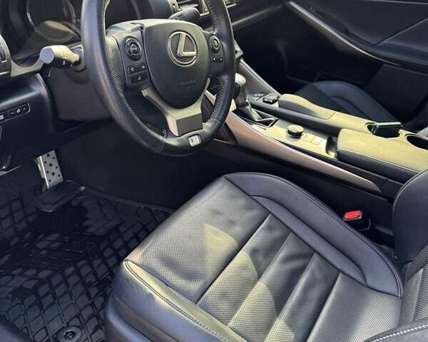 Красный Лексус ИС, объемом двигателя 2.5 л и пробегом 150 тыс. км за 15500 $, фото 7 на Automoto.ua