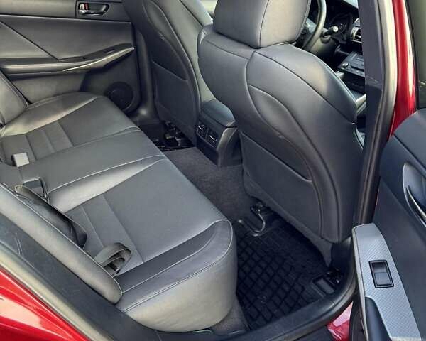 Красный Лексус ИС, объемом двигателя 2.5 л и пробегом 150 тыс. км за 15500 $, фото 6 на Automoto.ua
