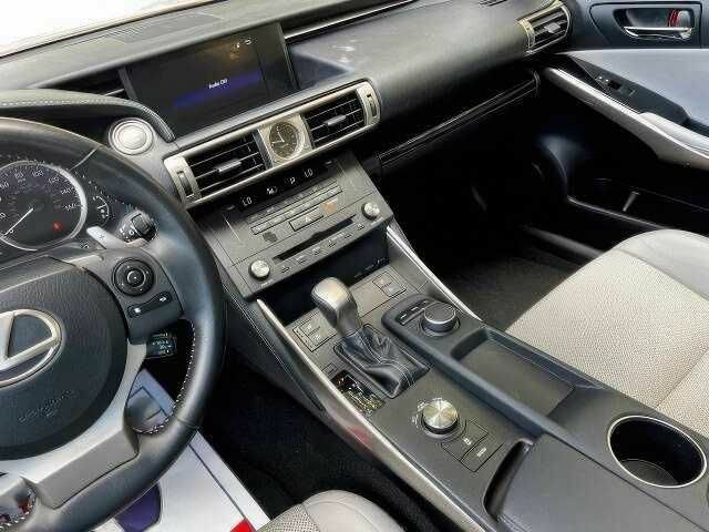 Красный Лексус ИС, объемом двигателя 2.5 л и пробегом 110 тыс. км за 3900 $, фото 15 на Automoto.ua