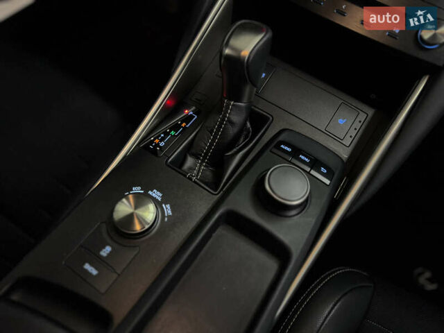 Красный Лексус ИС, объемом двигателя 2 л и пробегом 95 тыс. км за 20999 $, фото 26 на Automoto.ua