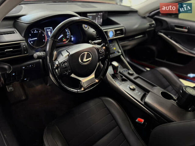 Красный Лексус ИС, объемом двигателя 2 л и пробегом 95 тыс. км за 20999 $, фото 9 на Automoto.ua