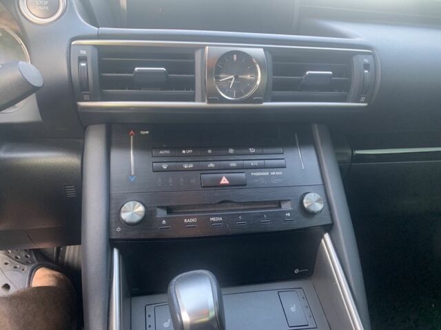 Червоний Лексус ІС, об'ємом двигуна 2 л та пробігом 90 тис. км за 20400 $, фото 10 на Automoto.ua