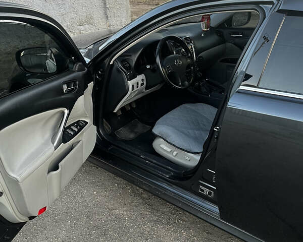 Лексус ИС, объемом двигателя 2.2 л и пробегом 205 тыс. км за 8100 $, фото 3 на Automoto.ua
