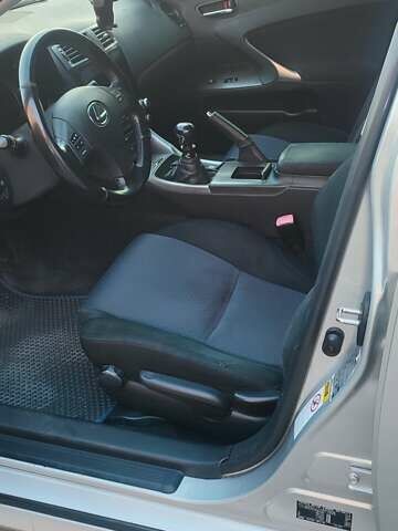 Лексус ИС, объемом двигателя 2.2 л и пробегом 306 тыс. км за 8000 $, фото 9 на Automoto.ua