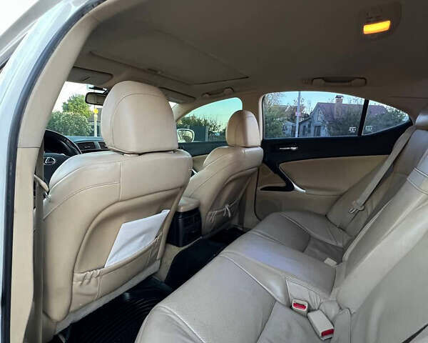 Лексус ІС, об'ємом двигуна 3 л та пробігом 240 тис. км за 10500 $, фото 13 на Automoto.ua