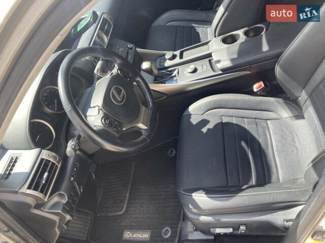 Лексус ИС, объемом двигателя 2 л и пробегом 130 тыс. км за 15500 $, фото 5 на Automoto.ua