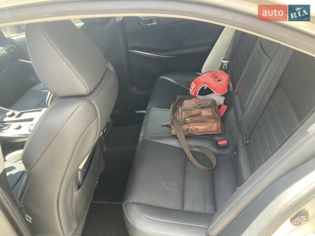 Лексус ИС, объемом двигателя 2 л и пробегом 130 тыс. км за 15500 $, фото 4 на Automoto.ua