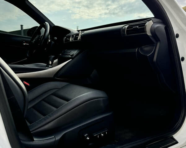 Лексус ИС, объемом двигателя 2 л и пробегом 122 тыс. км за 22900 $, фото 15 на Automoto.ua