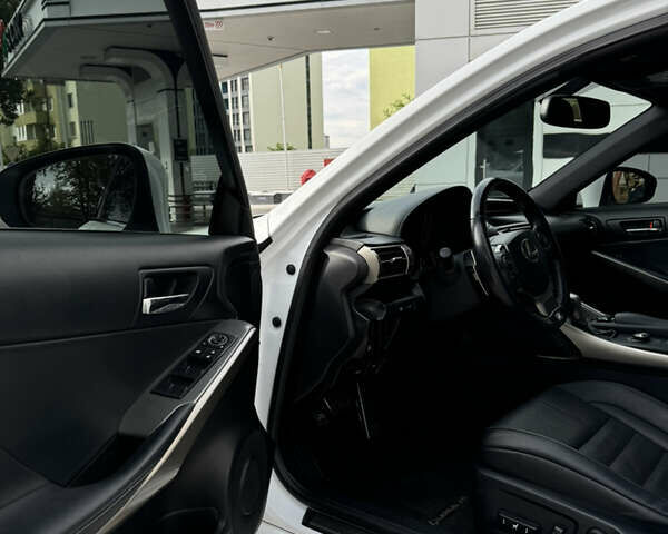 Лексус ИС, объемом двигателя 2 л и пробегом 122 тыс. км за 22900 $, фото 12 на Automoto.ua