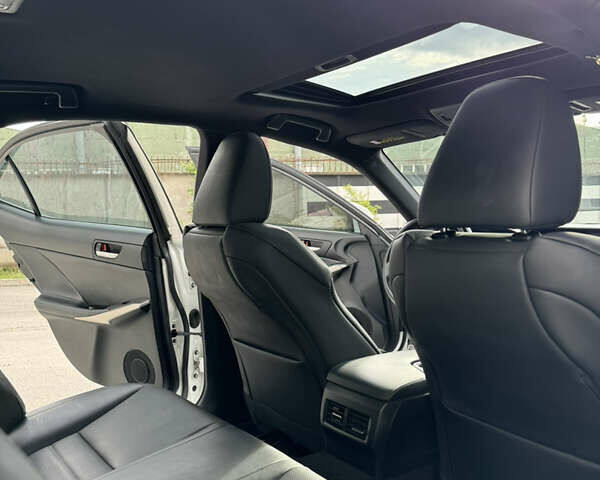 Лексус ИС, объемом двигателя 2 л и пробегом 122 тыс. км за 22900 $, фото 14 на Automoto.ua