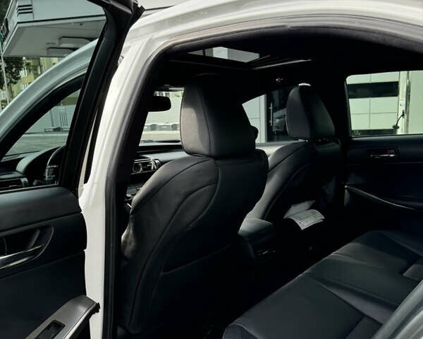 Лексус ИС, объемом двигателя 2 л и пробегом 122 тыс. км за 22900 $, фото 13 на Automoto.ua