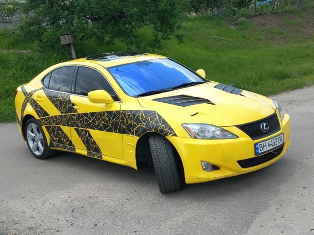 Желтый Лексус ИС, объемом двигателя 2.5 л и пробегом 176 тыс. км за 6900 $, фото 14 на Automoto.ua