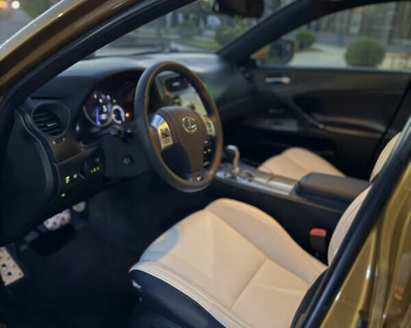 Желтый Лексус ИС, объемом двигателя 4.97 л и пробегом 112 тыс. км за 21000 $, фото 7 на Automoto.ua