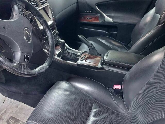 Сірий Лексус ІС, об'ємом двигуна 2.2 л та пробігом 220 тис. км за 8200 $, фото 2 на Automoto.ua