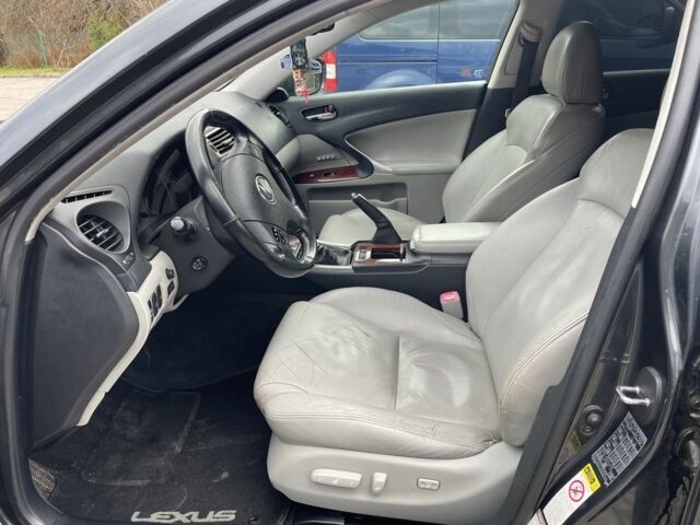 Серый Лексус ИС, объемом двигателя 2.2 л и пробегом 307 тыс. км за 7000 $, фото 18 на Automoto.ua