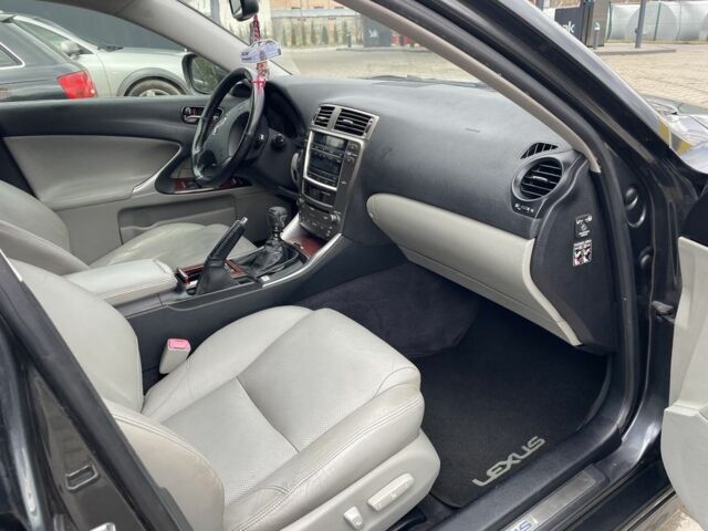 Серый Лексус ИС, объемом двигателя 2.2 л и пробегом 307 тыс. км за 7000 $, фото 20 на Automoto.ua