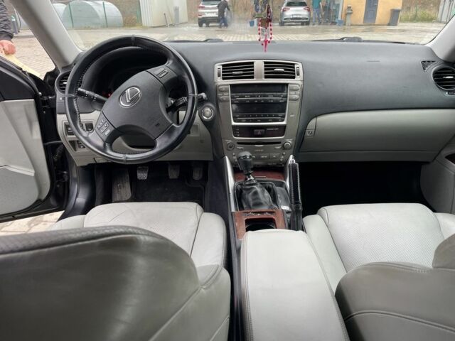 Серый Лексус ИС, объемом двигателя 2.2 л и пробегом 307 тыс. км за 7000 $, фото 15 на Automoto.ua
