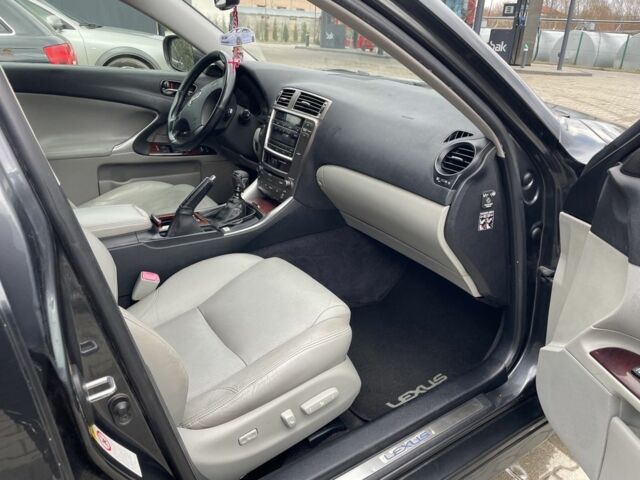 Серый Лексус ИС, объемом двигателя 2.2 л и пробегом 307 тыс. км за 7000 $, фото 22 на Automoto.ua