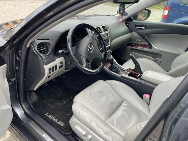 Серый Лексус ИС, объемом двигателя 2.2 л и пробегом 307 тыс. км за 7000 $, фото 23 на Automoto.ua