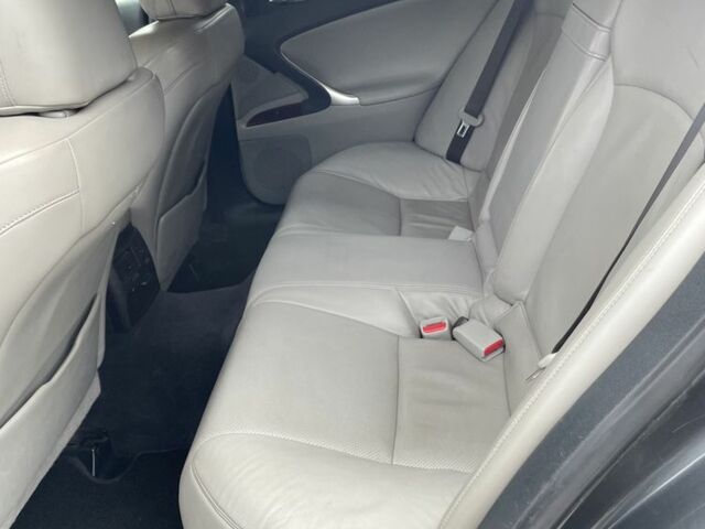 Серый Лексус ИС, объемом двигателя 2.2 л и пробегом 307 тыс. км за 7000 $, фото 16 на Automoto.ua