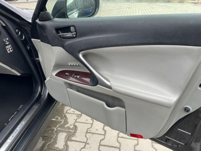 Серый Лексус ИС, объемом двигателя 2.2 л и пробегом 307 тыс. км за 7000 $, фото 21 на Automoto.ua