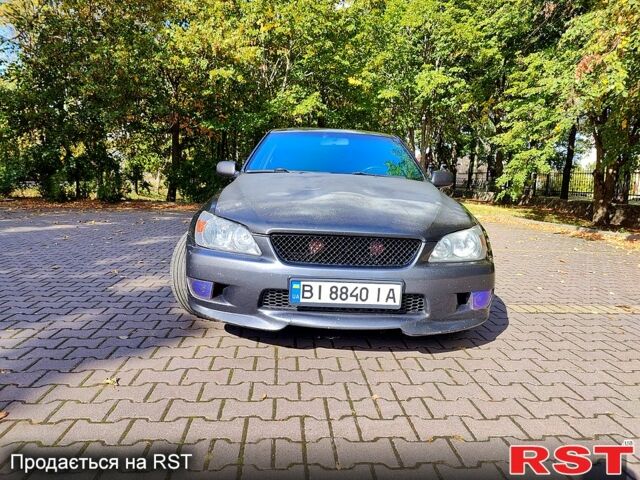 Серый Лексус ИС, объемом двигателя 2 л и пробегом 460 тыс. км за 5100 $, фото 5 на Automoto.ua