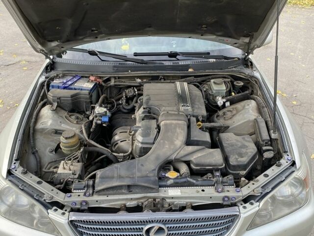 Серый Лексус ИС, объемом двигателя 2 л и пробегом 363 тыс. км за 5200 $, фото 6 на Automoto.ua