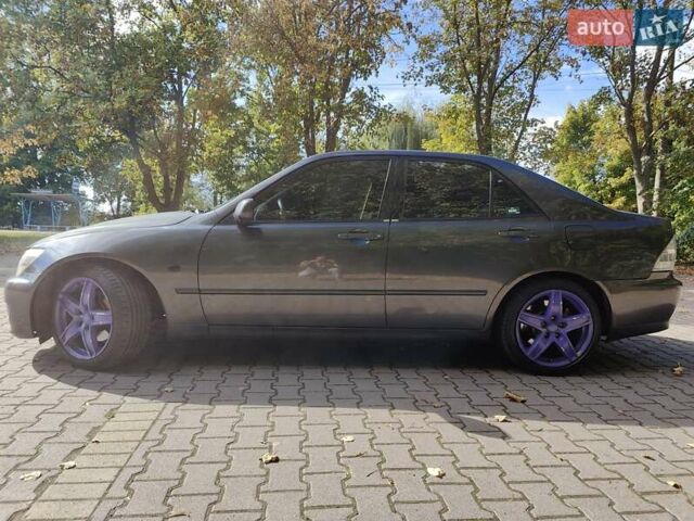 Сірий Лексус ІС, об'ємом двигуна 1.99 л та пробігом 460 тис. км за 5100 $, фото 4 на Automoto.ua