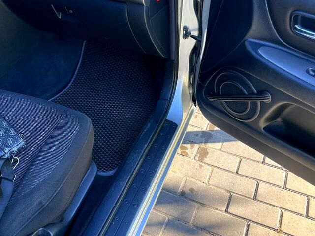 Лексус ІС 2000 у Миргороде на Automoto.ua Сірий Лексус ІС, об'ємом двигуна 2 л та пробігом 420 тис. км за 5800 $, фото 11 на Automoto.ua