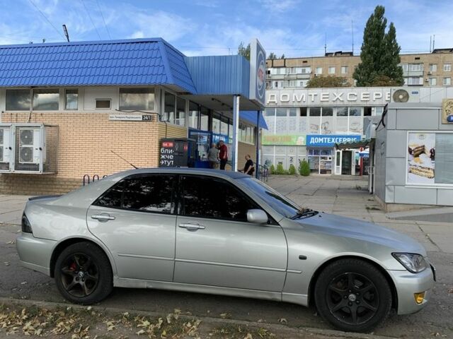 Серый Лексус ИС, объемом двигателя 2 л и пробегом 317 тыс. км за 3894 $, фото 3 на Automoto.ua