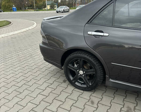Сірий Лексус ІС, об'ємом двигуна 1.99 л та пробігом 311 тис. км за 5000 $, фото 11 на Automoto.ua