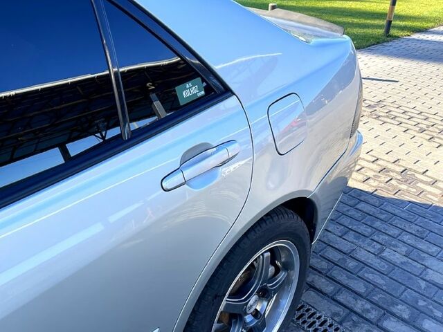 Лексус ІС 2000 у Миргороде на Automoto.ua Сірий Лексус ІС, об'ємом двигуна 2 л та пробігом 420 тис. км за 5800 $, фото 5 на Automoto.ua