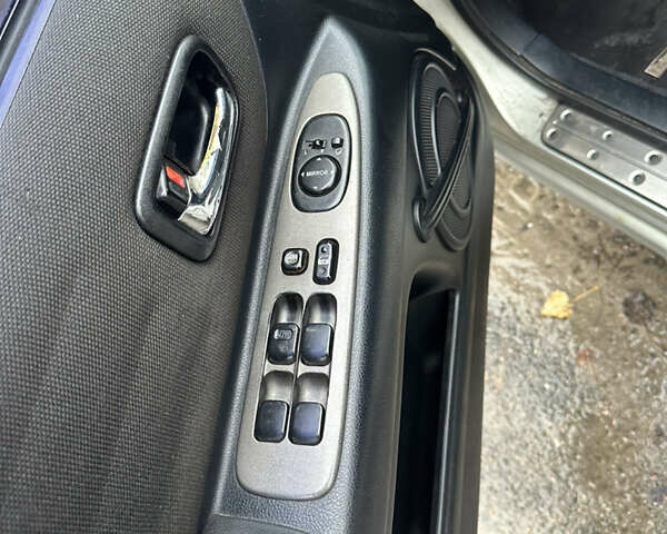 Сірий Лексус ІС, об'ємом двигуна 2 л та пробігом 267 тис. км за 3500 $, фото 8 на Automoto.ua