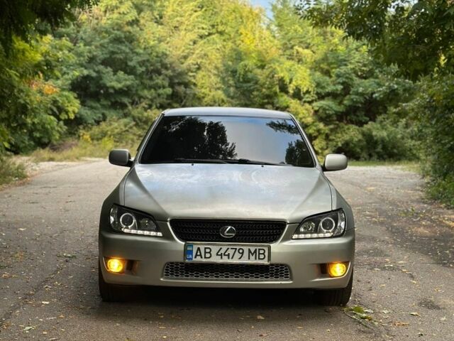 Серый Лексус ИС, объемом двигателя 2 л и пробегом 300 тыс. км за 4318 $, фото 1 на Automoto.ua