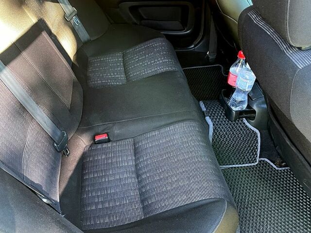 Серый Лексус ИС, объемом двигателя 2 л и пробегом 420 тыс. км за 5800 $, фото 8 на Automoto.ua