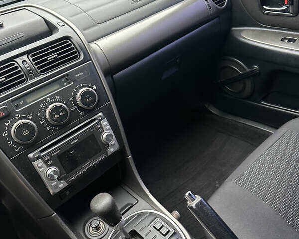 Сірий Лексус ІС, об'ємом двигуна 2 л та пробігом 267 тис. км за 3500 $, фото 6 на Automoto.ua