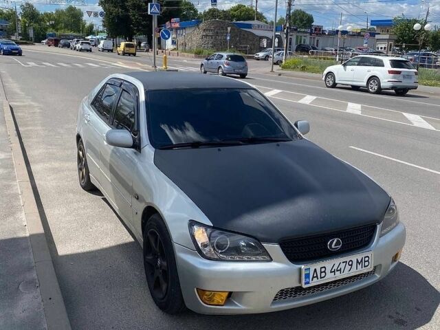 Сірий Лексус ІС, об'ємом двигуна 2 л та пробігом 314 тис. км за 4000 $, фото 2 на Automoto.ua