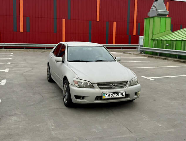 Сірий Лексус ІС, об'ємом двигуна 2 л та пробігом 256 тис. км за 3000 $, фото 1 на Automoto.ua