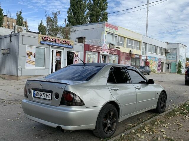 Серый Лексус ИС, объемом двигателя 2 л и пробегом 317 тыс. км за 3894 $, фото 5 на Automoto.ua