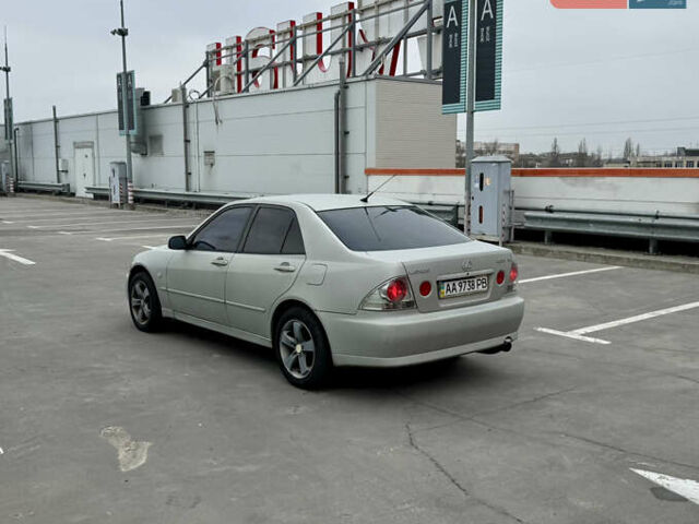 Сірий Лексус ІС, об'ємом двигуна 2 л та пробігом 256 тис. км за 3000 $, фото 4 на Automoto.ua