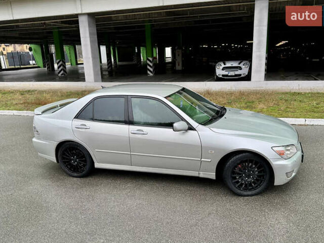 Серый Лексус ИС, объемом двигателя 2 л и пробегом 290 тыс. км за 4500 $, фото 1 на Automoto.ua