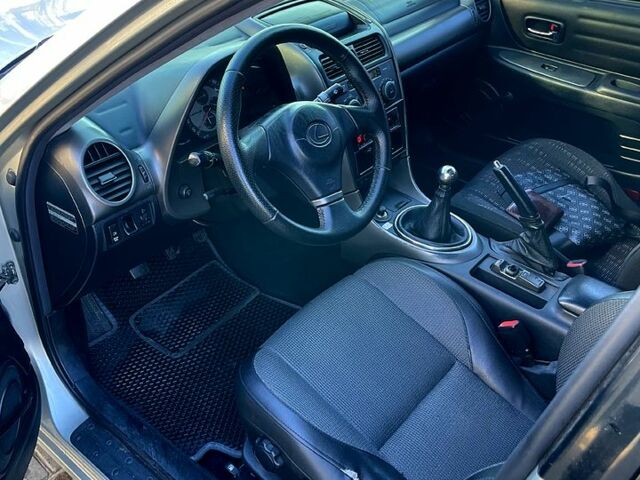 Лексус ІС 2000 у Миргороде на Automoto.ua Сірий Лексус ІС, об'ємом двигуна 2 л та пробігом 420 тис. км за 5800 $, фото 6 на Automoto.ua