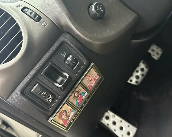 Сірий Лексус ІС, об'ємом двигуна 2 л та пробігом 267 тис. км за 3500 $, фото 7 на Automoto.ua