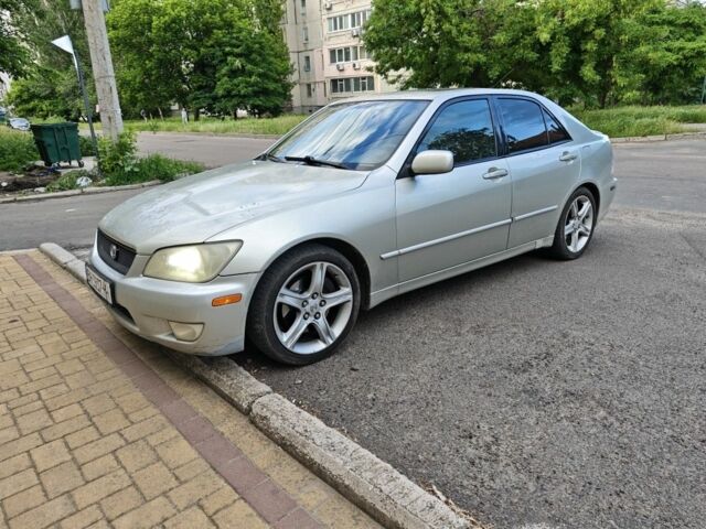 Сірий Лексус ІС, об'ємом двигуна 3 л та пробігом 200 тис. км за 6500 $, фото 1 на Automoto.ua