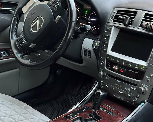 Серый Лексус ИС, объемом двигателя 2.5 л и пробегом 280 тыс. км за 6999 $, фото 3 на Automoto.ua