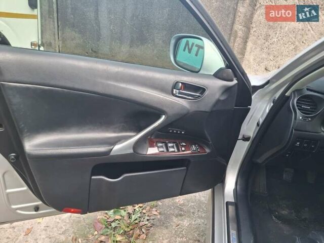 Серый Лексус ИС, объемом двигателя 2.23 л и пробегом 356 тыс. км за 7500 $, фото 4 на Automoto.ua