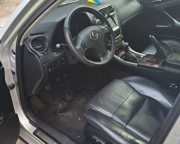 Серый Лексус ИС, объемом двигателя 2.23 л и пробегом 356 тыс. км за 7500 $, фото 5 на Automoto.ua