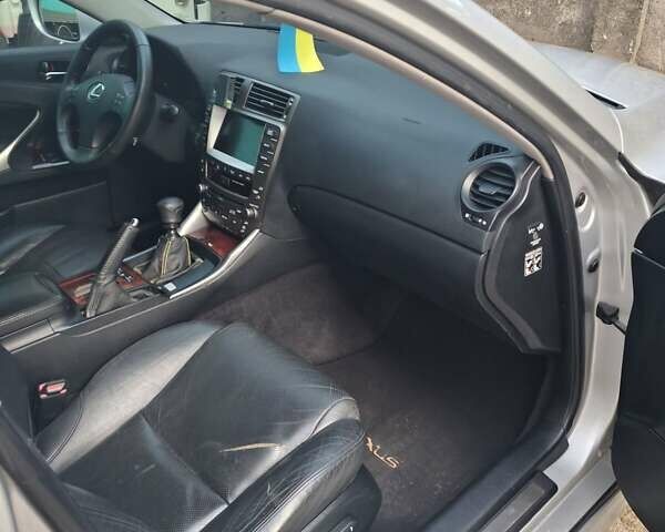 Серый Лексус ИС, объемом двигателя 2.23 л и пробегом 356 тыс. км за 7500 $, фото 9 на Automoto.ua