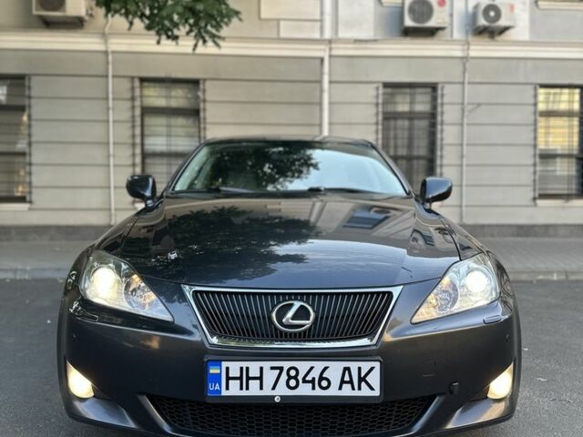 Серый Лексус ИС, объемом двигателя 2.5 л и пробегом 313 тыс. км за 8800 $, фото 1 на Automoto.ua